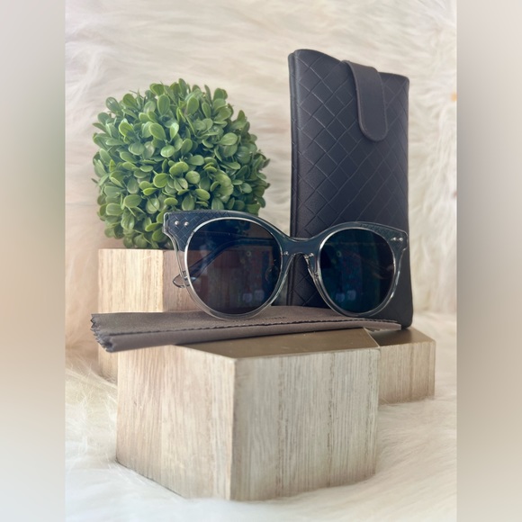 **NWOT** Excellent Bottega Veneta Round Frame, Gunmetal Sunglasses- No Scratches - Picture 8 of 12